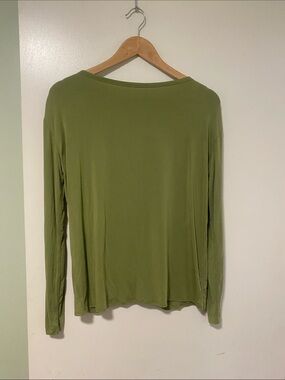 EUC Lululemon long sleeve WWomen’s Long Sleeve. Size 6
